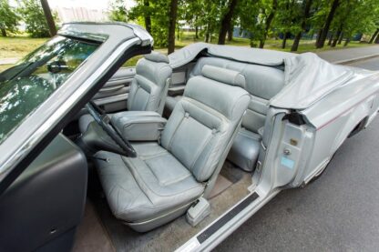 Lincoln Continental Mark V - Image 2