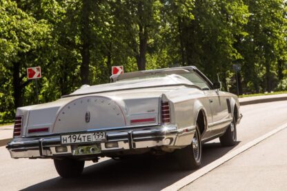 Lincoln Continental Mark V - Image 4