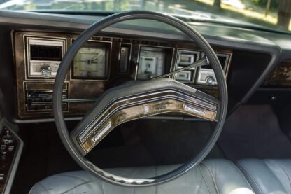 Lincoln Continental Mark V - Image 3